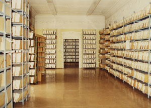 Interiér archivu v Železniční ulici v Plzni (Bartelmus), foto z roku 1996