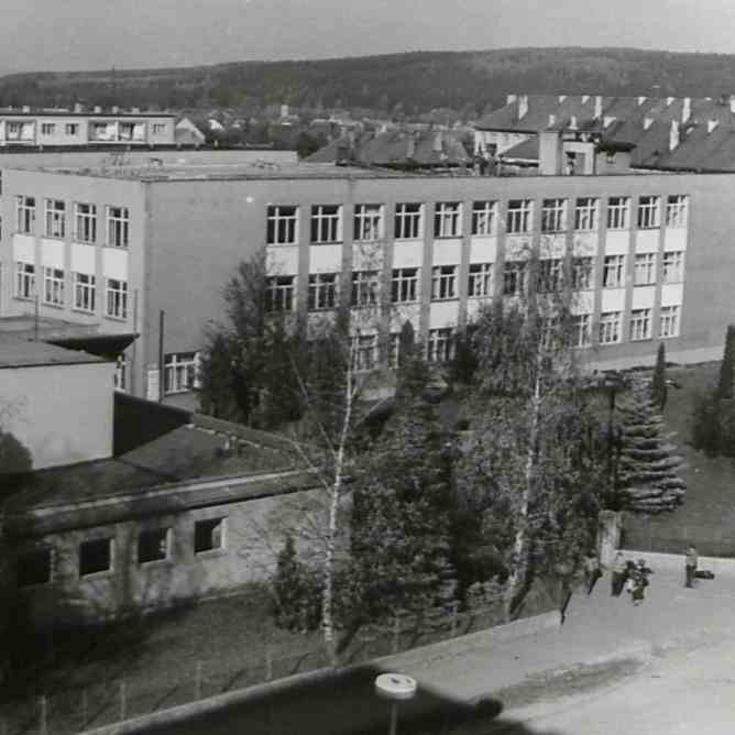 60 let od výstavby školního areálu a vzniku gymnázia v Blovicích