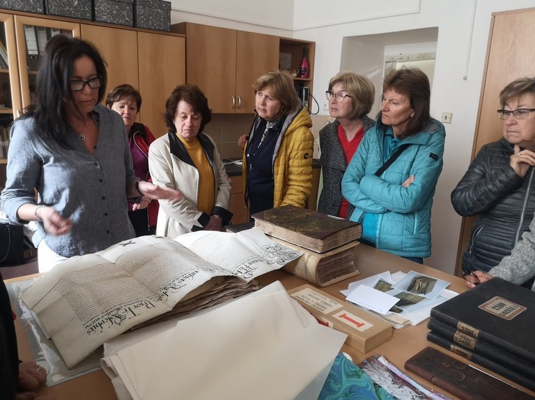 Na schodech v konzervátorské dílně